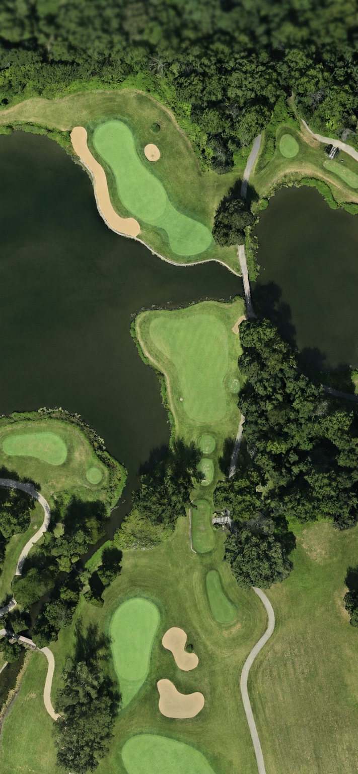 Satellite reference of Royal American Links Hole 3, its water crossing, green and wooded surroundings